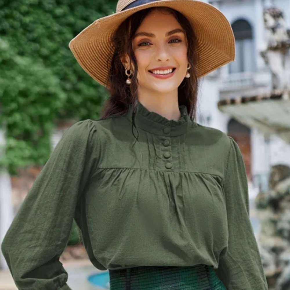 EUC Scarlet Darkness Elegant Green Button-Up Blouse Vintage Inspired